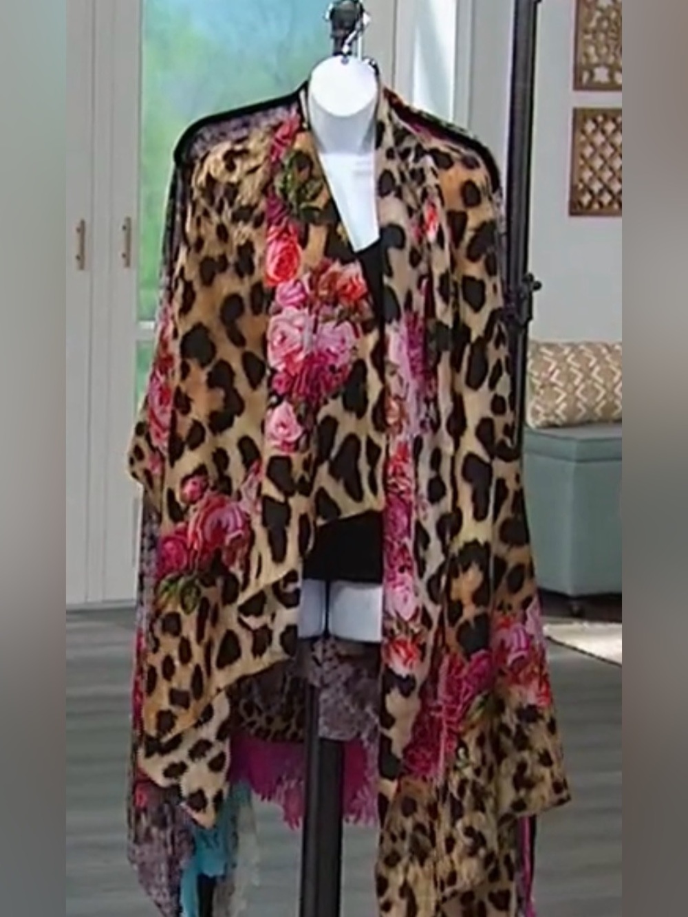 CLEVER CARRIAGE COMPANY Exotic Garden Leopard Roses 100% Silk Scarf Wrap VGUC